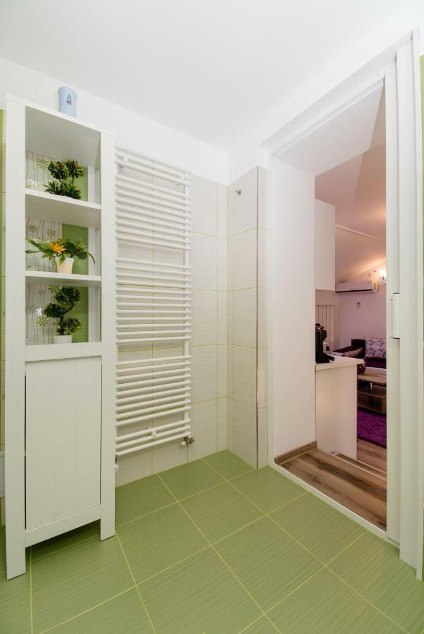 Queen Holiday Apartment Bukarest Exteriör bild