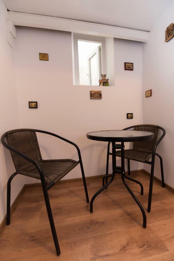 Queen Holiday Apartment Bukarest Exteriör bild
