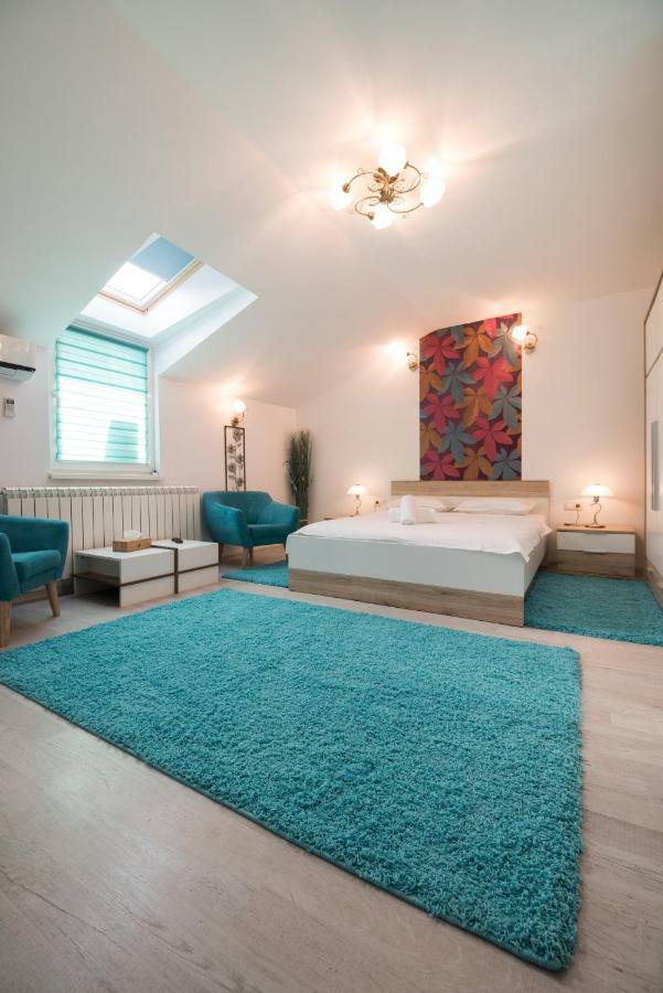 Queen Holiday Apartment Bukarest Exteriör bild